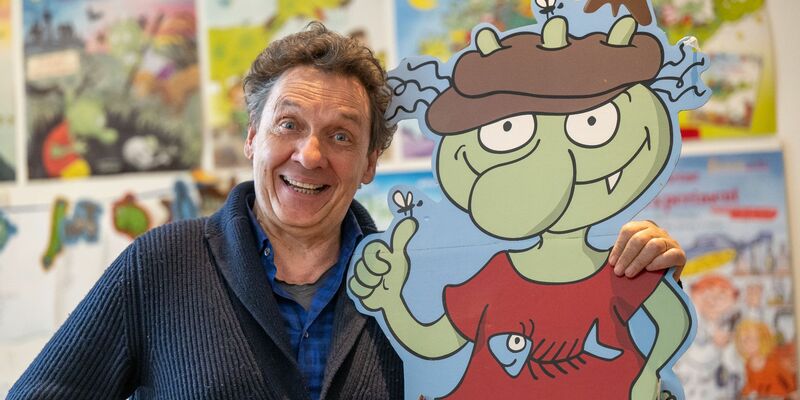 Der Kinderbuchautor und Illustrator Erhard Dietl ist der Autor der «Olchis»-Bücher. - Foto: Peter Kneffel/dpa