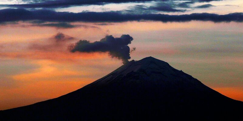 Der Popocatépetl - hier ein Foto aus dem Jahr 2019 - zählt zu den aktivsten Vulkanen Mexikos. - Foto: Marco Ugarte/AP/dpa