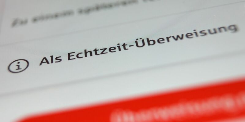 Sofortüberweisungen innerhalb der Europäischen Union sollen bald möglich sein. - Foto: Karl-Josef Hildenbrand/dpa