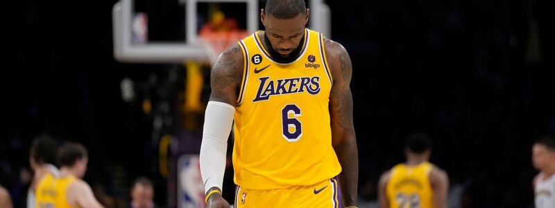 LeBron James war nach dem Playoff-Aus der Los Angeles Lakers enttäuscht. - Foto: Ashley Landis/AP