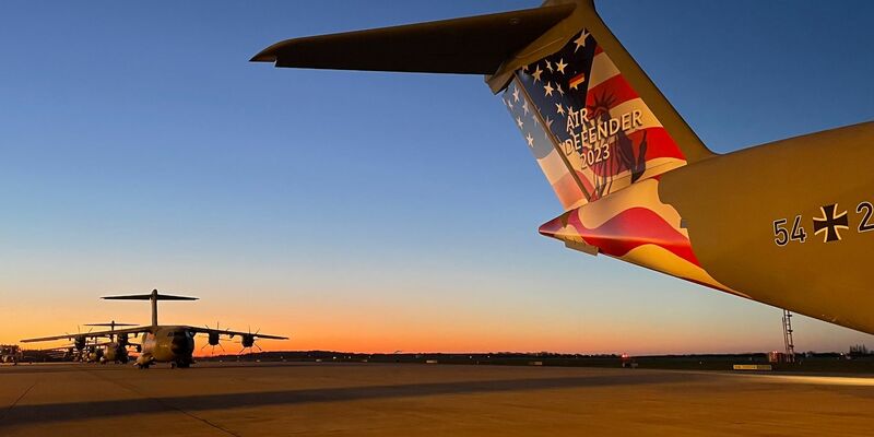 Ein Airbus A400M der Bundeswehr mit Sonderfolierung zur Übung Air Defender 2023. - Foto: Philipp Hiemer/Bundeswehr/dpa