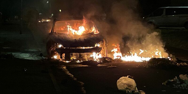 Nach einem schweren Verkehrsunfall im walisischen Cardiff kam es in der Nacht zu schweren Ausschreitungen. - Foto: Bronwen Weatherby/PA Wire/dpa