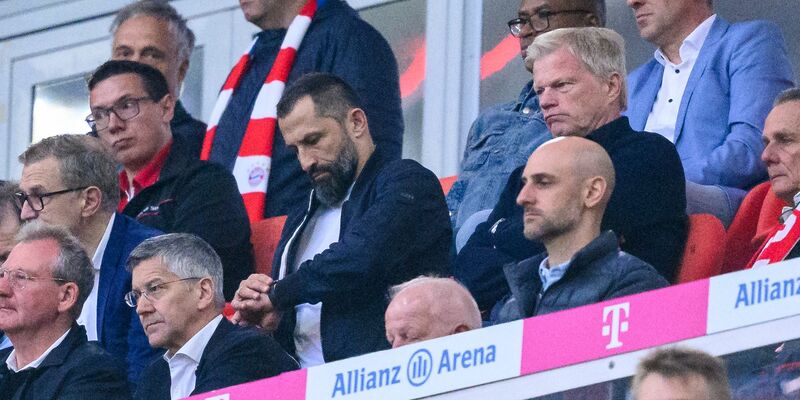 Bayern-Sportvorstand Hasan Salihamidzic (l) und Münchens Vorstandsvorsitzender Oliver Kahn stehen enorm unter Druck. - Foto: Tom Weller/dpa