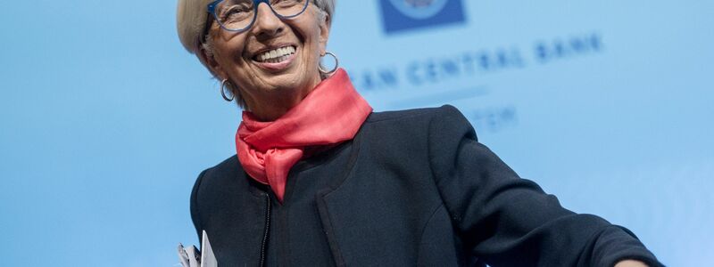 Christine Lagarde, Präsidentin der Europäischen Zentralbank (EZB), will mittelfristig zurück zu einer Teuerungsrate von zwei Prozent. - Foto: Thomas Lohnes/AFP Pool/dpa