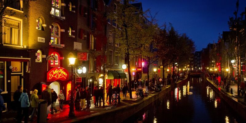 Im alten Zentrum von Amsterdam gehen bald die Joints aus. - Foto: Koen Van Weel/epa/dpa