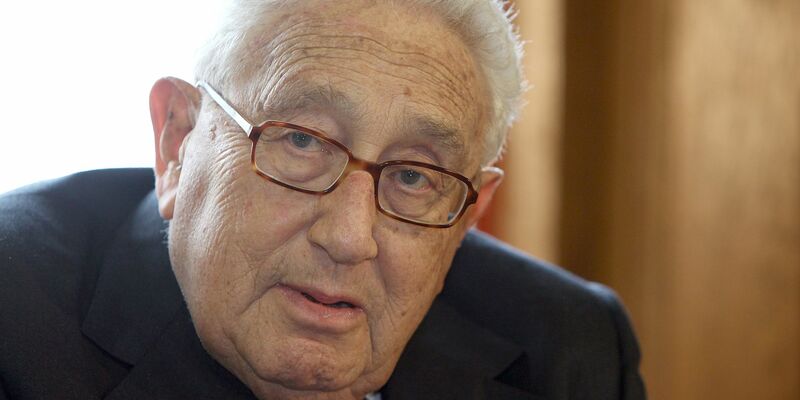 Spricht sich dafür aus, dass die Ukraine nach Kriegsende ins westliche Militärbündnis aufgenommen wird: Henry Kissinger (Archivbild). - Foto: Daniel Karmann/dpa