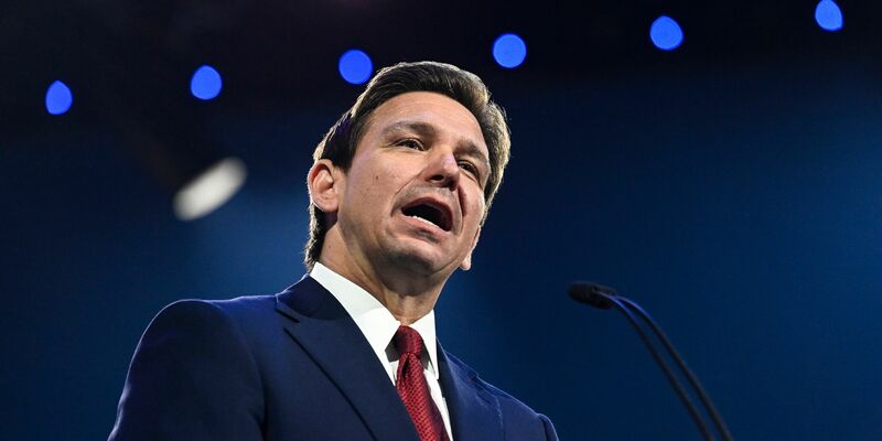 Floridas Gouverneur Ron DeSantis spricht während einer Festveranstaltung. - Foto: Paige Dingler/The News & Advance/AP/dpa