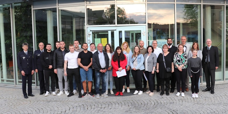 POL-PDMY: Verleihung einer Bürgerurkunde - Foto: presseportal.de