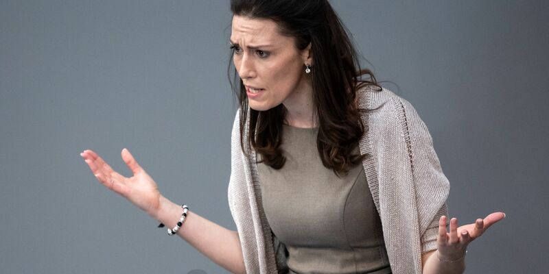 Die FDP-Politikerin Nicole Bauer während einer Bundestagsrede. - Foto: Bernd von Jutrczenka/dpa