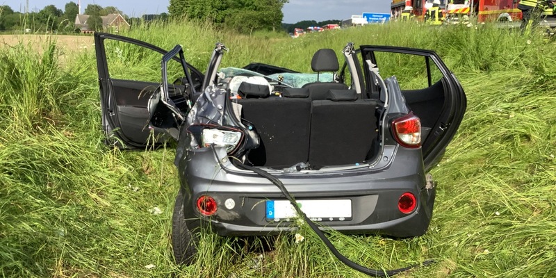 FW Oelde: Verkehrsunfall mit einer schwerverletzten Autofahrerin auf der A2. - Foto: presseportal.de