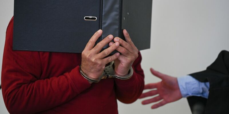 Nach Mord an seinen Kindern: Das Landgericht Hanau hat einen Vater zu einer lebenslangen Freiheitsstrafe verurteilt. - Foto: Arne Dedert/dpa/Archiv