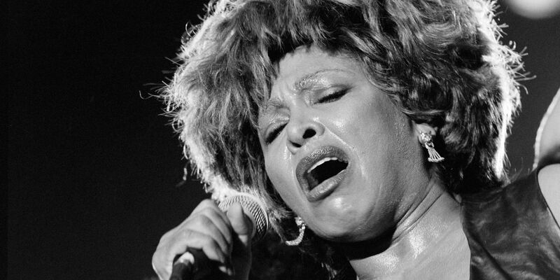 Die US-Sängerin Tina Turner singt im St. Jakob Stadion in Basel (1993). - Foto: Adv Archiv/Alessandro Della Vall/KEYSTONE/dpa