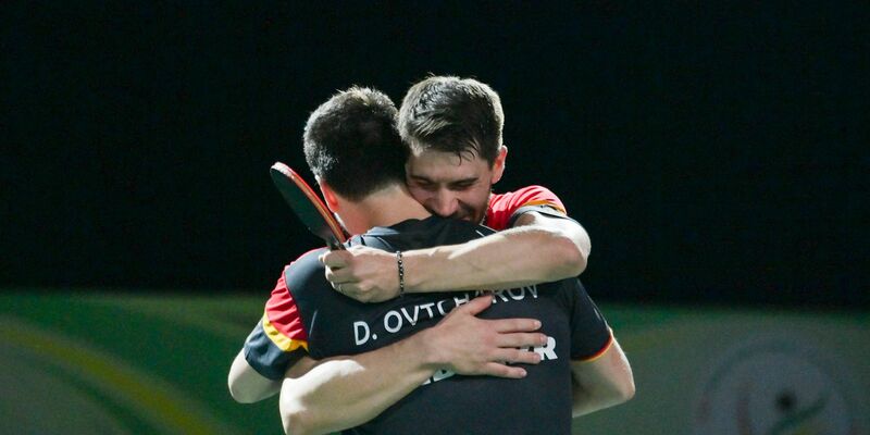 Dimitrij Ovtcharov und Patrick Franziska haben bei der Tischtennis-WM in Südafrika das Endspiel im Doppel verpasst. - Foto: Han Xu/XinHua/dpa