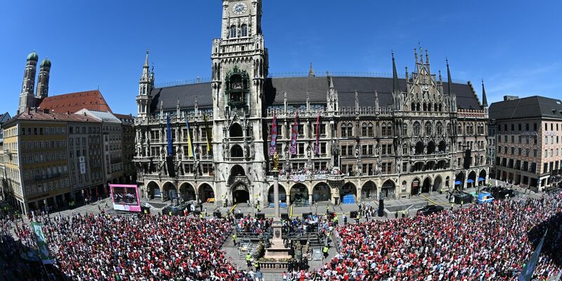 Haben die Fans des FC Bayern München nach dem Bundesliga-Finale noch etwas zu feiern auf dem Marienplatz? - Foto: Peter Kneffel/dpa