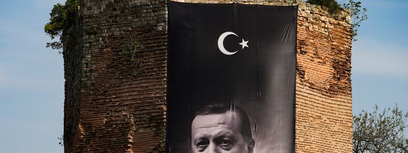 Seit mehr als 20 Jahren an der Macht in der Türkei: Recep Tayyip Erdogan. - Foto: Emrah Gurel/AP/dpa