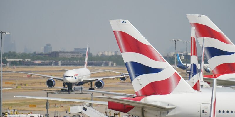 Der Flughafen Heathrow ist von technischen Problemen betroffen. - Foto: Jonathan Brady/PA Wire/dpa