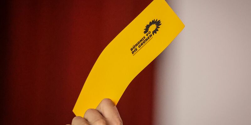 Alle Parteimitglieder stimmten für Gespräche mit der SPD und den Linken. - Foto: Focke Strangmann/dpa