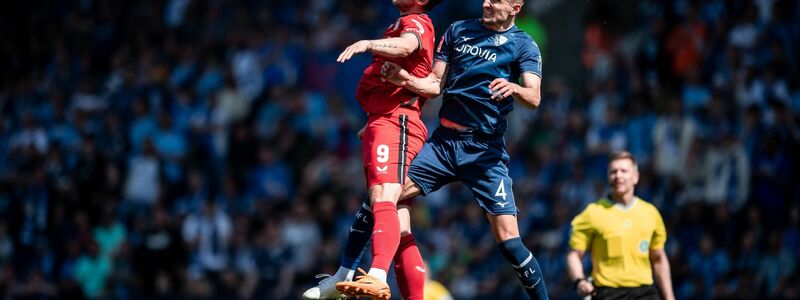 Dank eines 3:0-Sieges gegen Bayer Leverkusen spielt Erhan Mašovi? (r) mit dem VfL Bochumg auch in der kommenden Spielzeit erstklassig. - Foto: Fabian Strauch/dpa