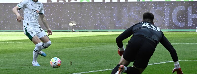 Ein 2:0-Heimsieg zum Abschluss: Luca Netz (l) von Borussia Mönchengladbach trifft zur 1:0-Führung. - Foto: Roberto Pfeil/dpa