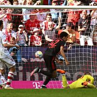 Harry Kane ist für FC-Trainer Kwasniok wie von einem anderen Stern. - Foto: Federico Gambarini/dpa
