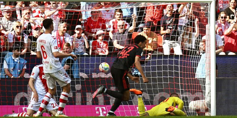 Jamal Musiala (M.) schoss den FC Bayern zum Sieg und zur deutschen Meisterschaft. - Foto: Federico Gambarini/dpa