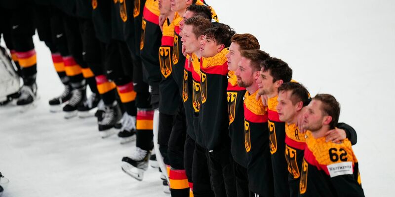 Das deutsche Eishockey-Team ist mindestens schon Vize-Weltmeister. - Foto: Pavel Golovkin/AP