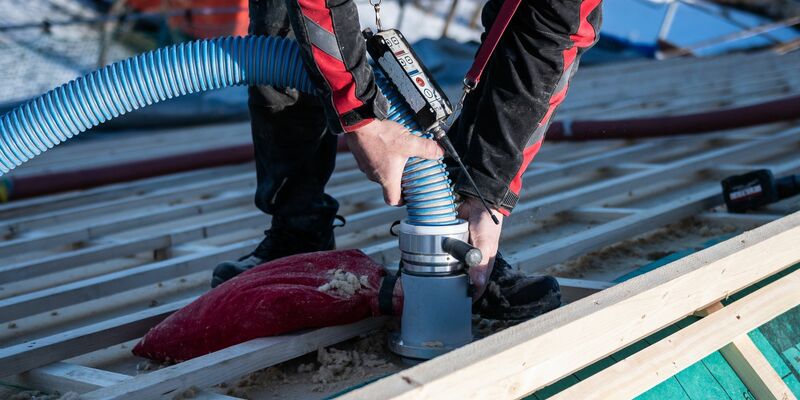 Bestandsgebäude in Deutschland klimaneutral zu machen, wird teuer - außerdem fehlen Fachkräfte. - Foto: Silas Stein/dpa