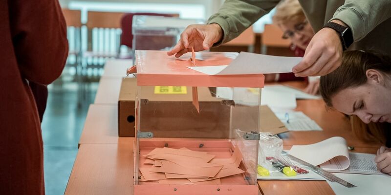 Abstimmung für die Regional- und Kommunalwahlen in Madrid. - Foto: Gabriel Luengas/EUROPA PRESS/dpa