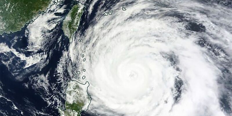 Dieses Satellitenbild zeigt den Taifun «Mawar», der sich derzeit in der Nähe der Philippinen befindet. - Foto: Uncredited/NASA Worldview/EOSDIS/AP/dpa