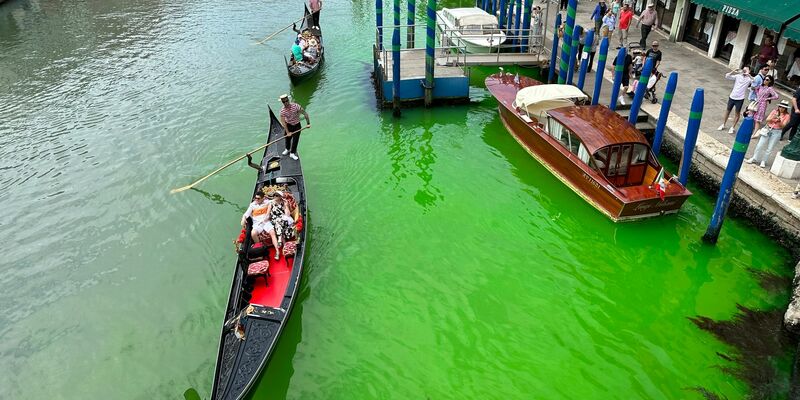 So sieht der Canal Grande von Venedig normalerweise nicht aus. - Foto: Luigi Costantini/AP/dpa