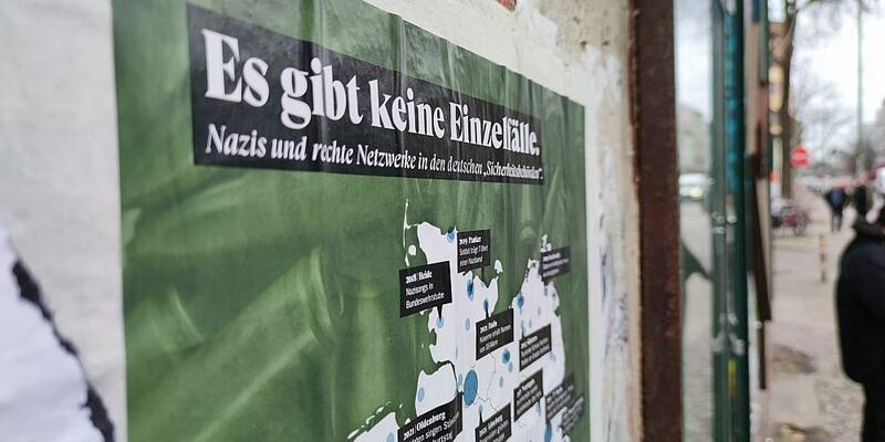 Plakat mit Kritik an Einzelfall-These - Foto: ?ber dts Nachrichtenagentur