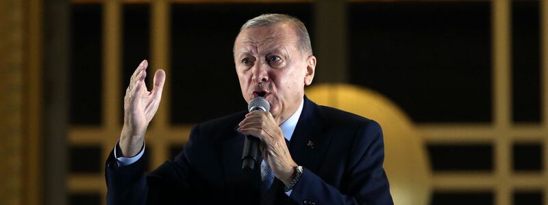 Der türkische Präsident Recep Tayyip Erdogan bleibt weitere fünf Jahre im Amt. - Foto: Mustafa Kaya/Handout/XinHua/dpa