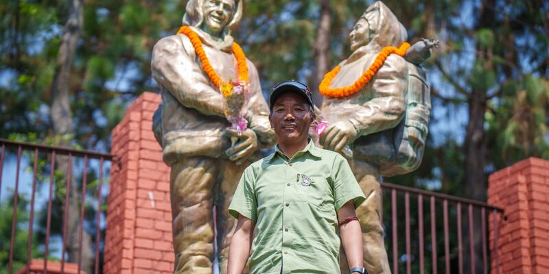 Der bekannte nepalesische Bergführer Kami Rita vom Volk der Sherpa wurde geehrt. - Foto: Niranjan Shrestha/AP