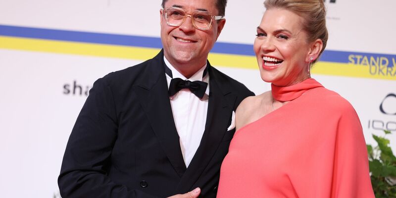 Jan Josef Liefers and Anna Loos bei der diesjährigen Verleihung des Deutschen Filmpreises in Berlin. - Foto: Gerald Matzka/dpa