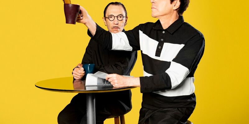 Die Brüder Ron (l) und Russell Mael legen ihr neues Album «The Girl Is Crying In Her Latte» vor. - Foto: Munachi Osegbu/Island Records/Universal Music/dpa