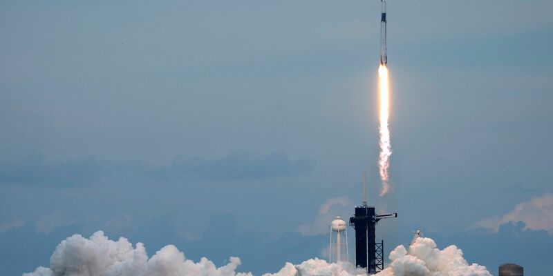 Die SpaceX Falcon 9-Rakete startete am 21. Mai in Cape Canaveral. - Foto: John Raoux/AP