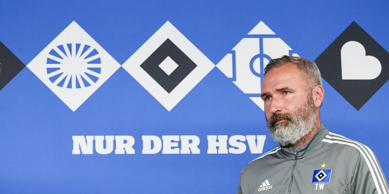 Erwartet mit seinem Team zum Liga-Start den FC Schalke 04: HSV-Coach Tim Walter. - Foto: Christian Charisius/dpa