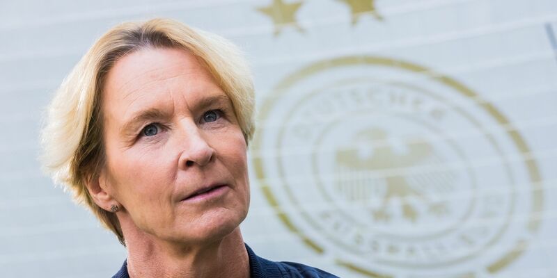 Muss bei der WM-Vorbereitung weiter auf Gulia Gwinn verzichten: Bundestrainerin Martina Voss-Tecklenburg. - Foto: Christoph Soeder/dpa