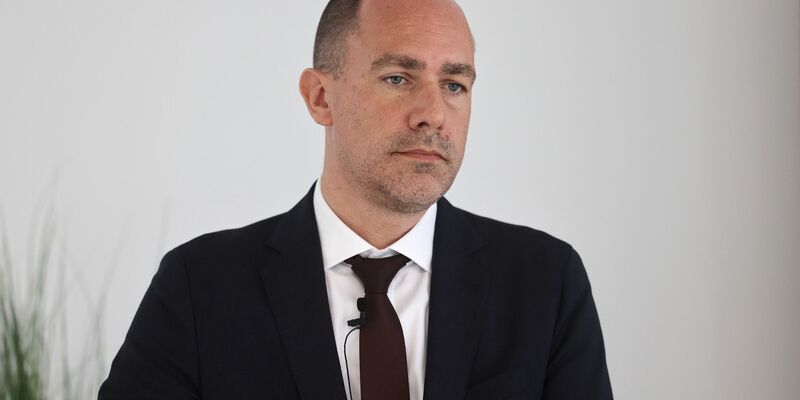 Christian Hoffmann ist Präsident des Bundesamts für Logistik und Mobilität und will für mehr Sicherheit sorgen. - Foto: Oliver Berg/dpa