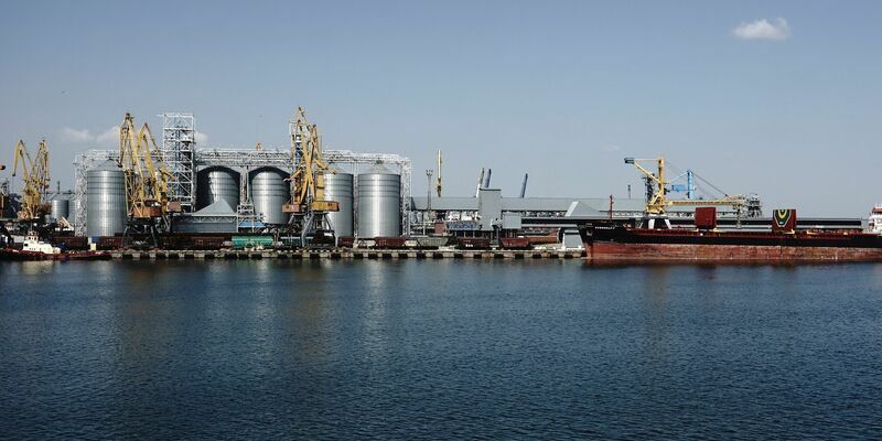 Blick auf den Seehafen von Odessa. - Foto: Kostiantyn Liberov/AP/dpa/Archiv