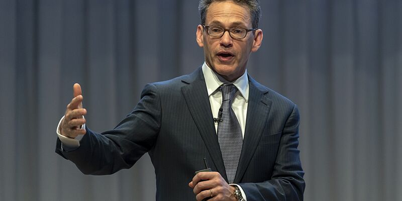 Bill Anderson ist ab heute Chef des Bayer-Konzerns. - Foto: Georgios Kefalas/KEYSTONE/dpa