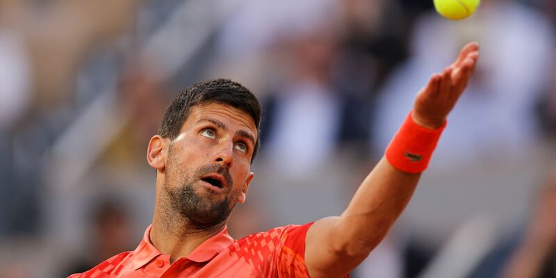 Hatte keine Probleme, in die dritte Runde der French Open einzuziehen: Novak Djokovic. - Foto: Thomas Samson/AFP/dpa