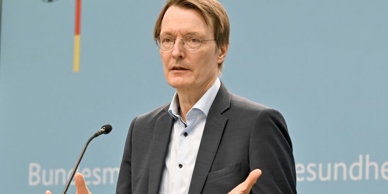 Bundesgesundheitsminister Karl Lauterbach will mit der Reform die Kliniklandschaft verändern. - Foto: Felix Müschen/dpa