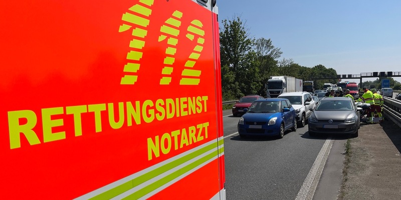 FW Moers: Historisches Rallye-Fahrzeug geriet in Brand - Foto: presseportal.de