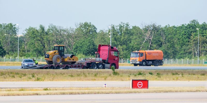 Bereits nach wenigen Betriebsstunden musste eine frisch sanierte Landebahn auf dem Frankfurter Flughafen kurzzeitig wieder geschlossen werden. - Foto: Andreas Arnold/dpa