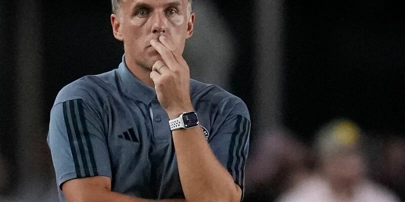 Wurde als MLS-Trainer von Inter Miami entlassen: Phil Neville. - Foto: Rebecca Blackwell/AP/dpa