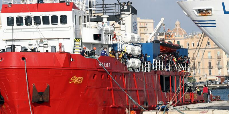Mit der «Sea-Eye 4» wurden bereits in der Vergangenheit Migranten gerettet. Hier legt das Schiff in Trapani an. - Foto: Alberto Lo Bianco/LaPresse/AP/dpa
