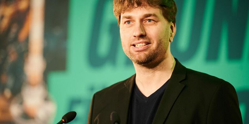 Stefan Gelbhaar (Bündnis 90/ Die Grünen) hält ein Verbot von kurzen Privatflügen für rechtlich schwierig. - Foto: Annette Riedl/dpa