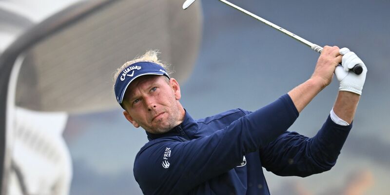 Marcel Siem liegt in Winsen als Siebter nur einen Schlag hinter dem Führungssextett. - Foto: Daniel Reinhardt/dpa