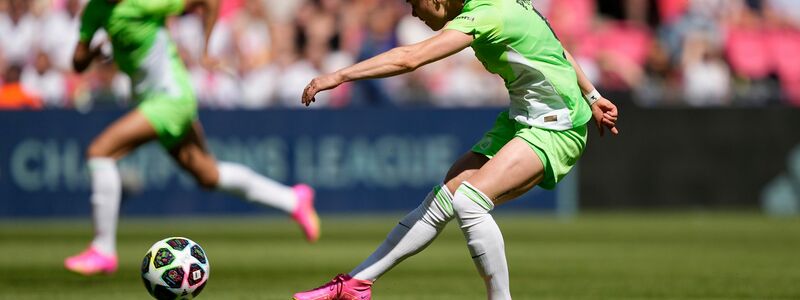 Die Wolfsburgerin Ewa Pajor erzielte mit einem Weitschuss das 1:0. - Foto: Martin Meissner/AP